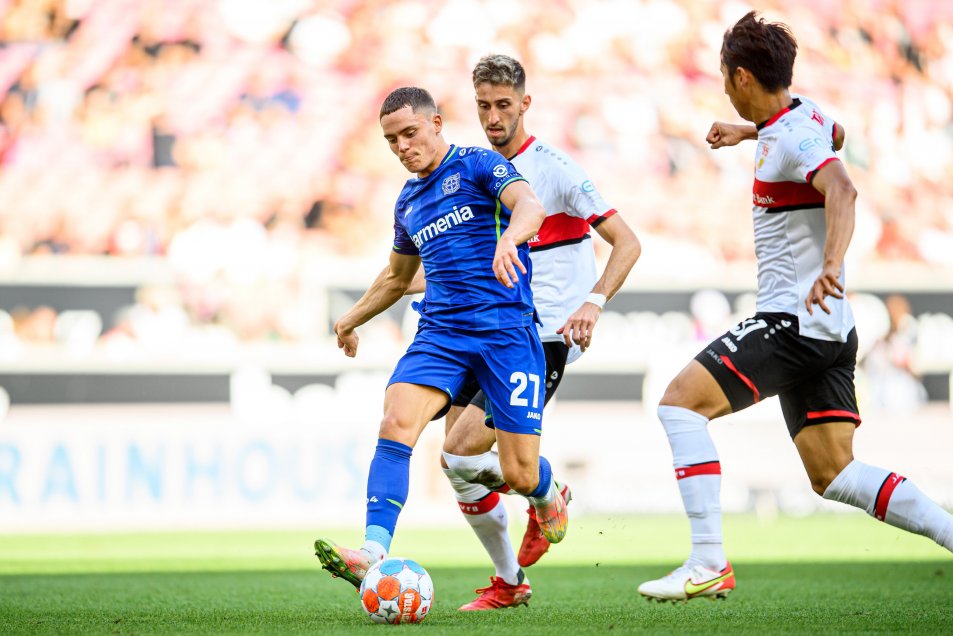 La sólida victoria de Bayer Leverkusen ante Stuttgart con Charles Aránguiz en cancha