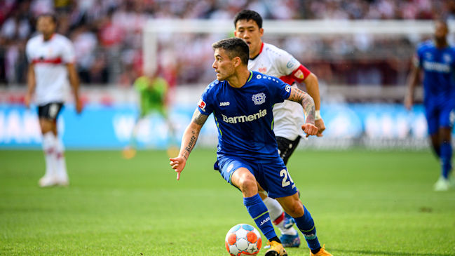 Bayer Leverkusen hizo un guiño a Universidad de Chile con Charles Aránguiz como protagonista