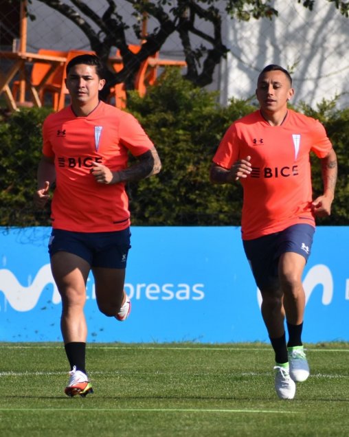 Fabián Orellana se robó las miradas en San Carlos y vivió su primer entrenamiento en la UC