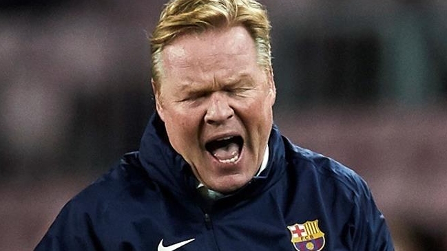 Hinchas de FC Barcelona exigieron la salida de Ronald Koeman tras usar a Piqué de “9”