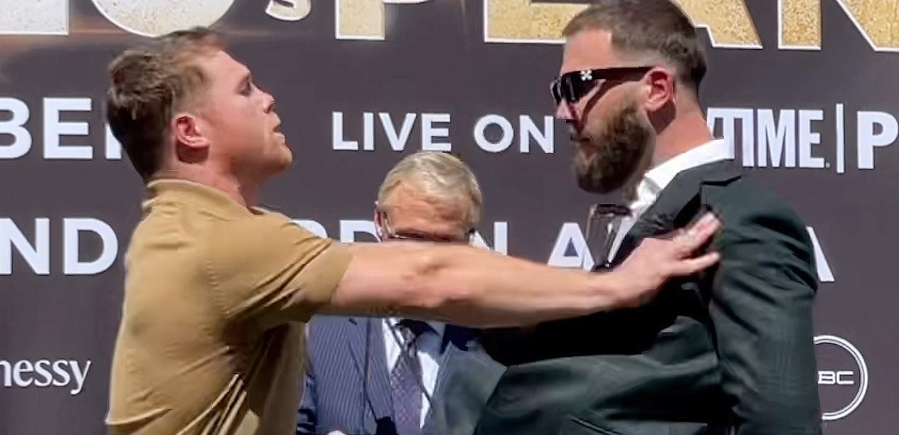 Saúl “Canelo” Alvarez y Caleb Plant se fueron a los golpes en la presentación de su combate