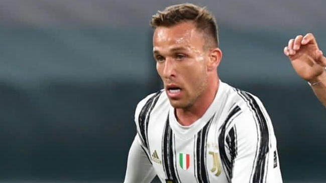 Brasileño Arthur Melo resultó ileso tras accidente de carretera en Turín