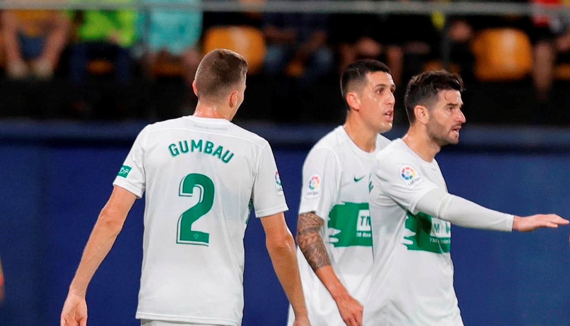Elche de Enzo Roco sufrió una dura goleada ante Villarreal en la liga española