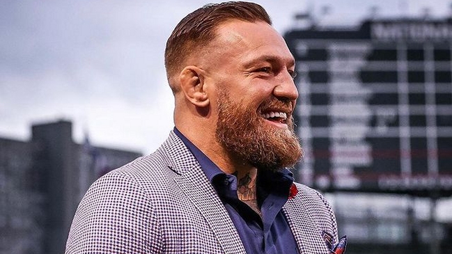 El horroroso lanzamiento ceremonial de Conor McGregor en un partido de beisbol