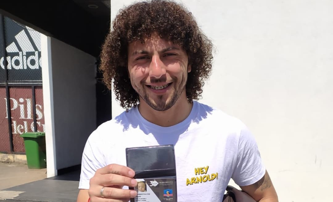 Maximiliano Falcón recibió credencial de socio de Colo Colo para su pequeño hijo Domingo