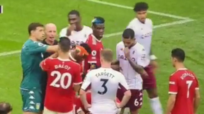 “Ven y patéalo”: El cruce entre arquero de Aston Villa y Cristiano por un penal en duelo ante Manchester United