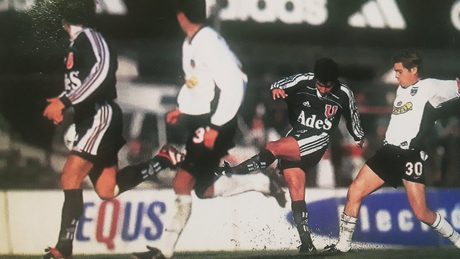 ¡Con un doblete! El gran recuerdo de Esteban Valencia en victoria de la U ante Colo Colo en el ’99