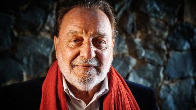 La relación de Patricio Manns con el fútbol: Estuvo a punto de ser arquero profesional de la U