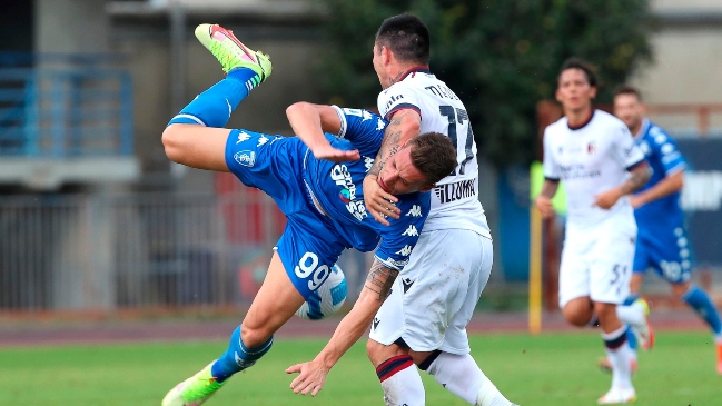 Gary Medel sufrió en cancha dura derrota de Bologna ante Empoli