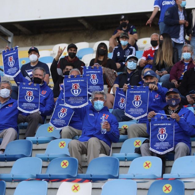 Leyendas del Ballet Azul llegaron al Estadio El Teniente para presenciar el Superclásico