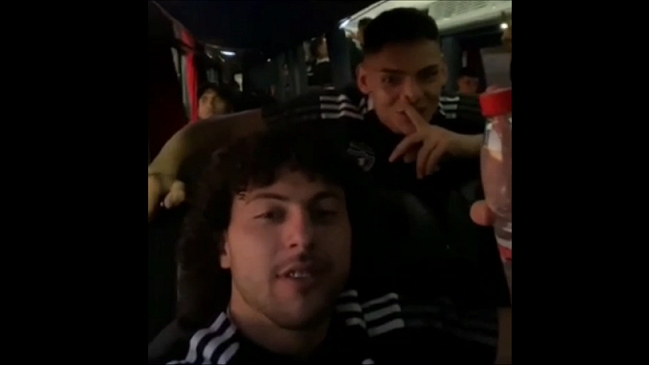“Un minuto de silencio…” Los festejos de Colo Colo en el bus luego de la victoria sobre la U
