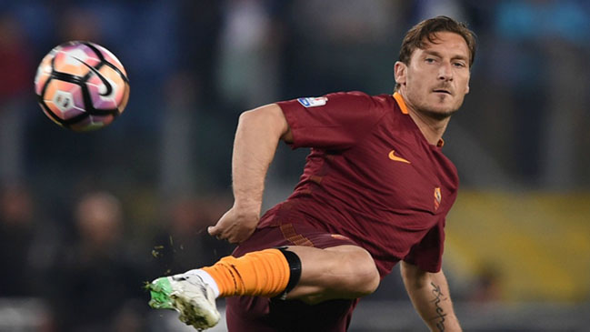 Francesco Totti cumple 45 años y lo celebramos con puros golazos
