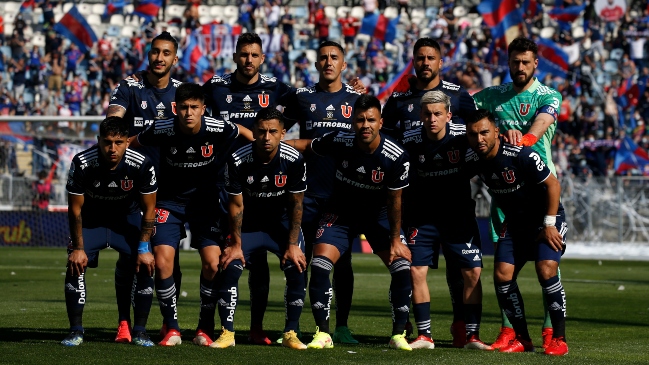 ¿Falta de concentración? Jugador de la U se confundió en un cambio y dejó la cancha