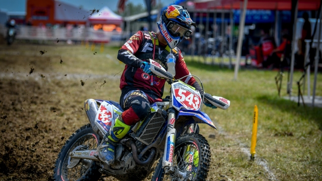 Benjamín Herrera logró gran presentación con nueva moto en el GNCC