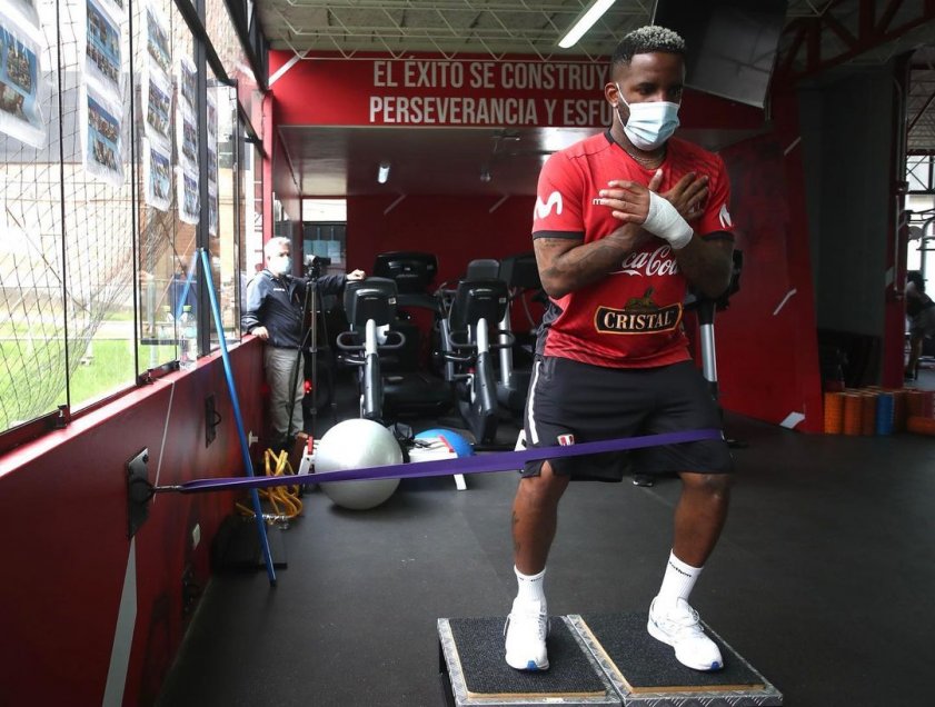 Jefferson Farfán encabezó el inicio de los trabajos de Perú para el duelo ante Chile