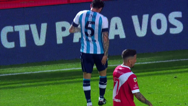 Primer problema para Lasarte: Eugenio Mena salió con una lesión muscular en duelo de Racing