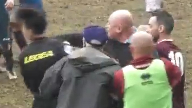 Arbitro recibió feroz puñetazo en la cara y dio por suspendido un partido