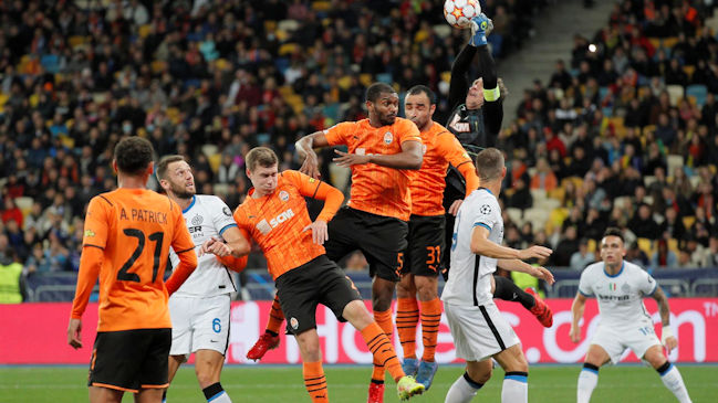 Alexis volvió a sumar minutos sobre el final en pálido empate de Inter ante Shakhtar