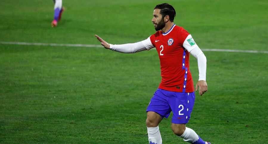 ¡Confirmado! La Roja oficializó la baja de Eugenio Mena para Clasificatorias