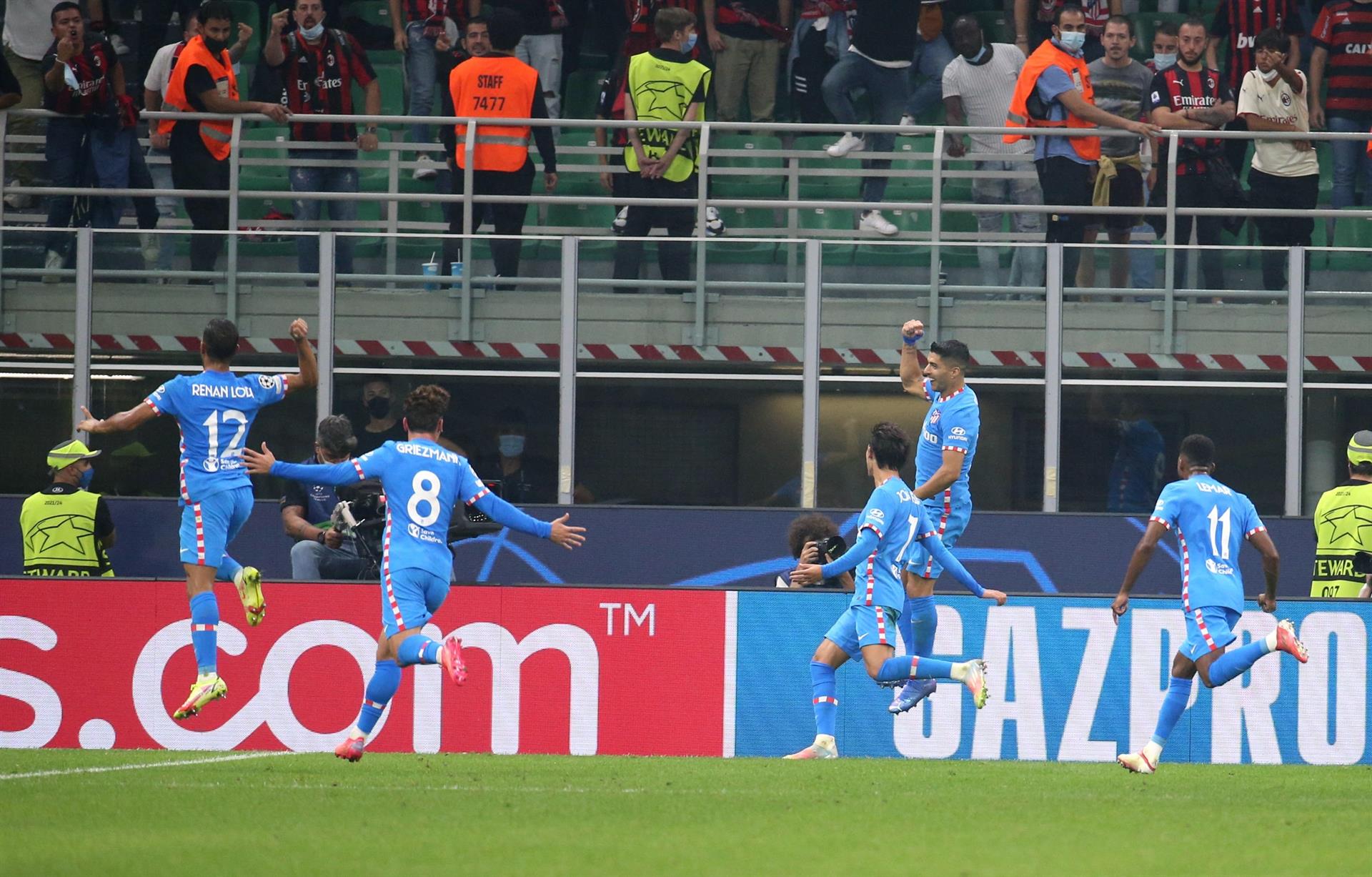 Griezmann y Suárez lideraron remontada de Atlético de Madrid y amargaron a AC Milan