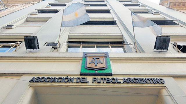 Allanaron la AFA y ocho clubes en Argentina por una causa sobre transferencia de futbolistas