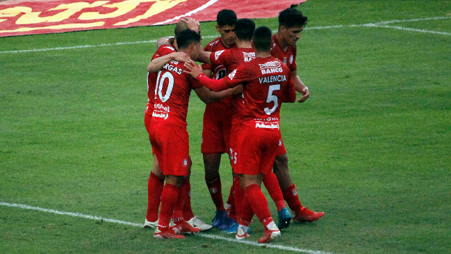 U. La Calera derrotó con claridad a Antofagasta y siguió metido en lo alto del Campeonato