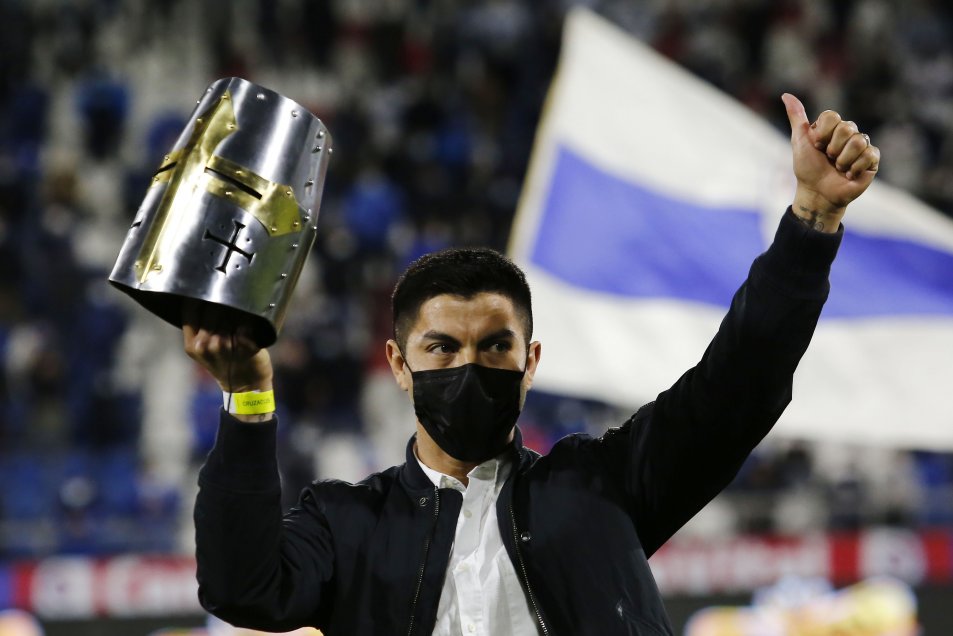 Francisco Silva recibió un emotivo homenaje en San Carlos de Apoquindo tras su retiro del fútbol