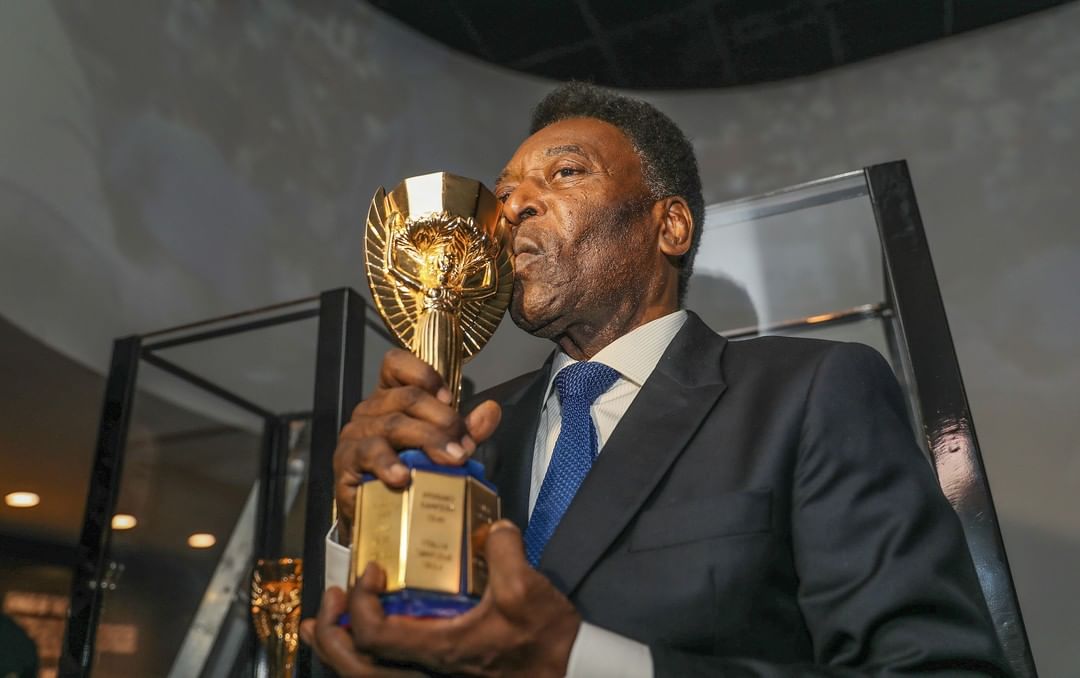 Pelé recibió el alta tras un mes hospitalizado y seguirá tratamiento con quimioterapia