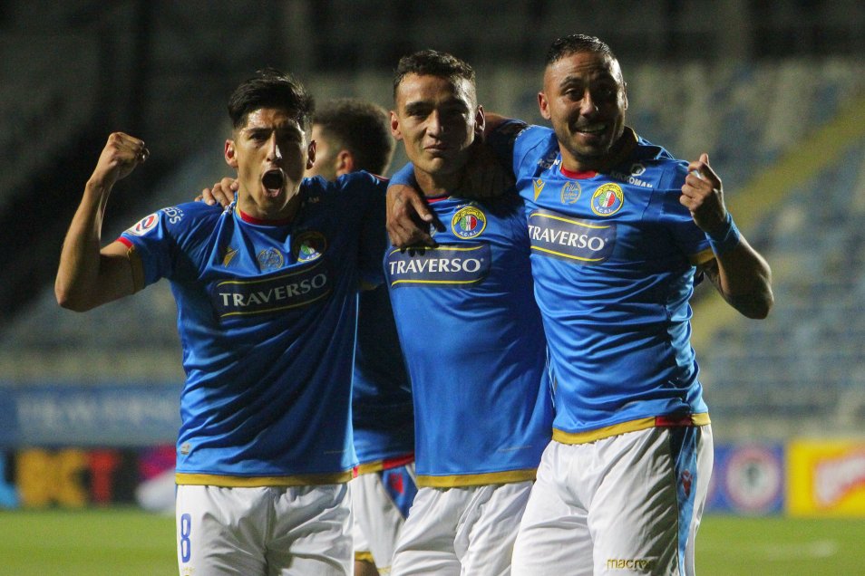 Michael Fuentes brilló con doblete en la victoria de Audax Italiano sobre Unión Española en El Teniente