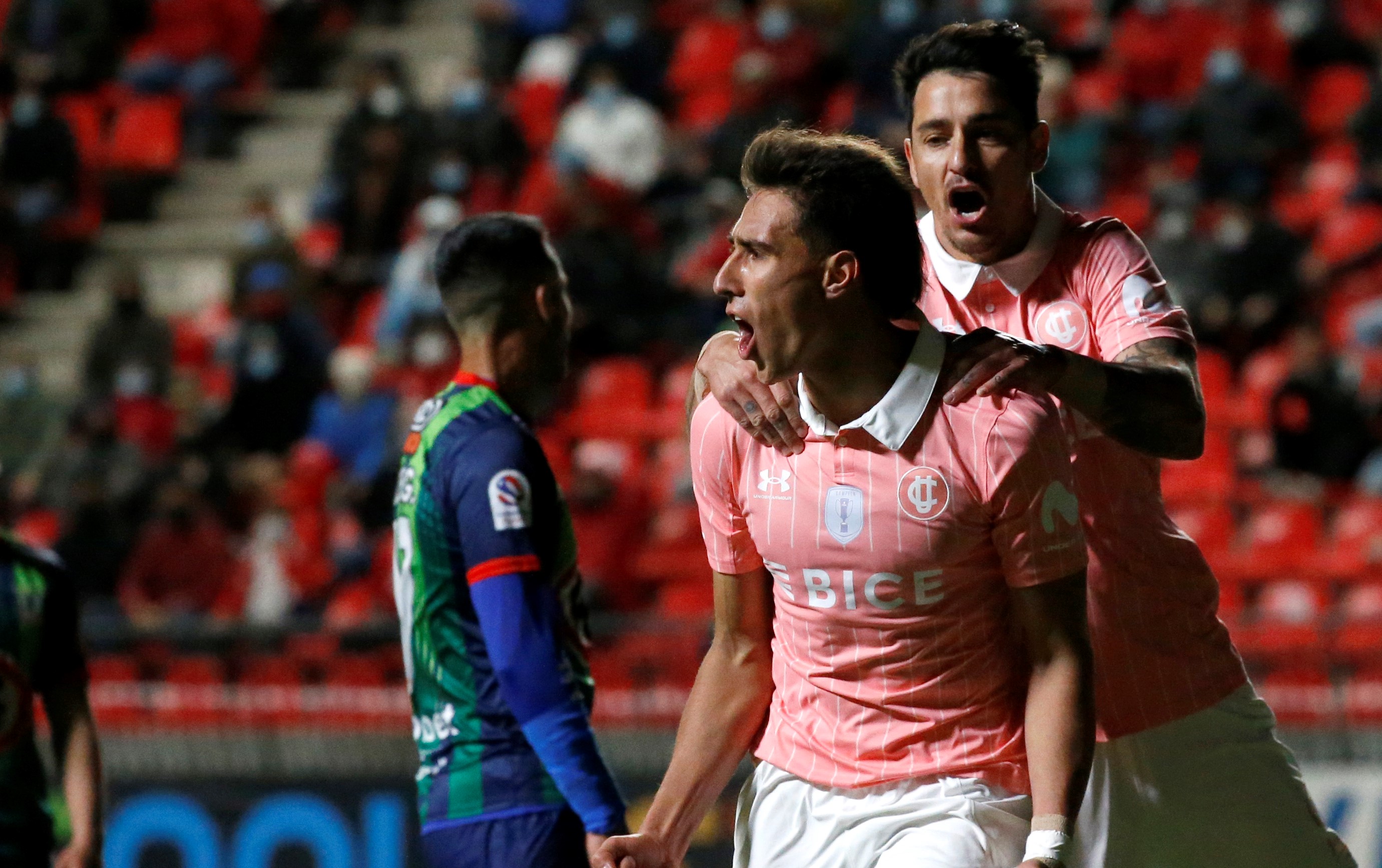 Universidad Católica abrió la cuenta ante La Calera con gol de Diego Valencia