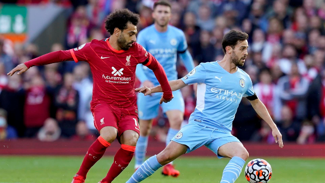 Liverpool y Manchester City igualaron en frenético duelo y fallaron en su lucha por llegar a la cima