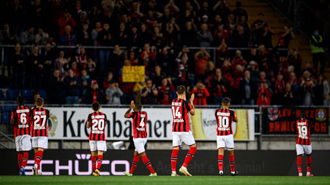 Bayer Leverkusen de Charles Aránguiz goleó a Arminia Bielefeld y alcanzó a Bayern en la cima de la Bundesliga