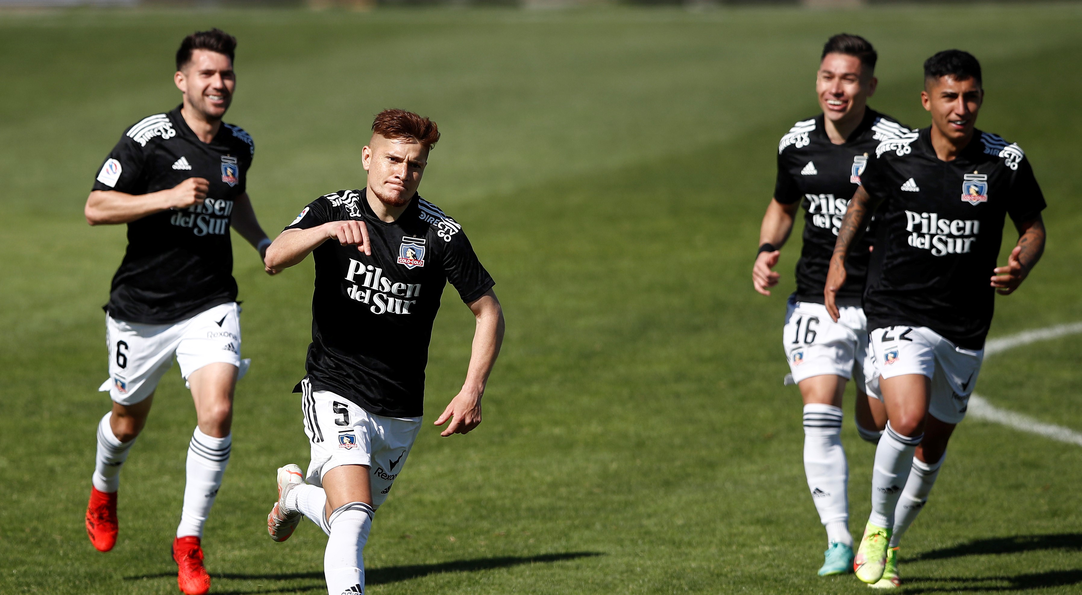 Resumen: Colo Colo afirmó su liderato, la UC presiona como escolta y una golpeada U sigue sin ganar