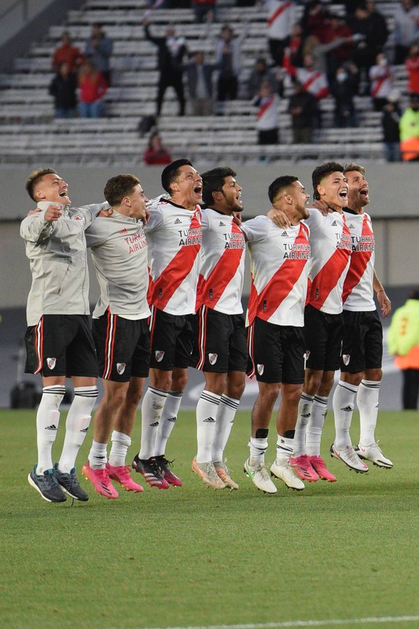 River Plate aprovechó la caída de WhatsApp, Facebook e Instagram para burlarse de Boca Juniors