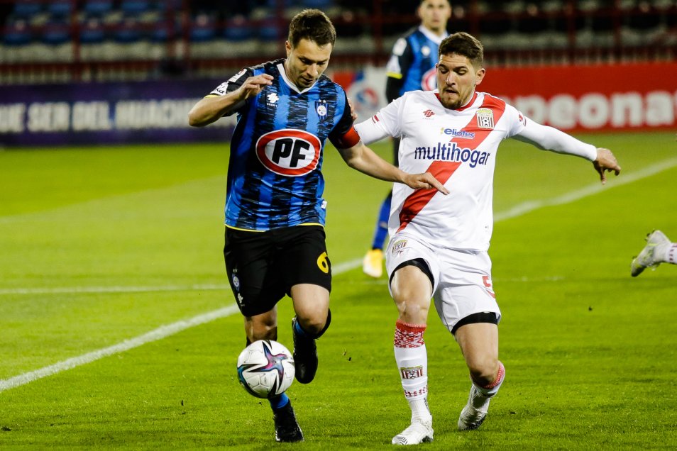 Huachipato sufrió una dura derrota ante Curicó Unido y quedó en zona de promoción