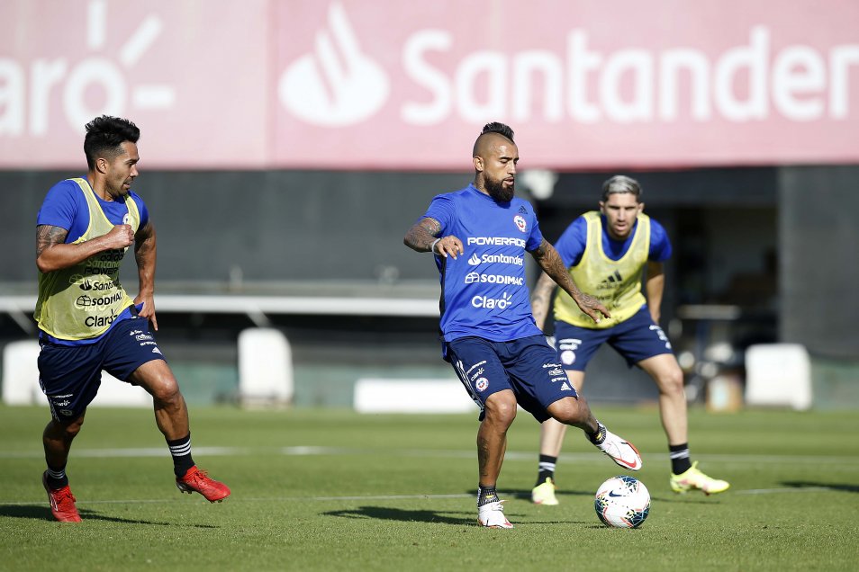 La Roja vivió su segunda jornada de prácticas antes del choque crucial con Perú