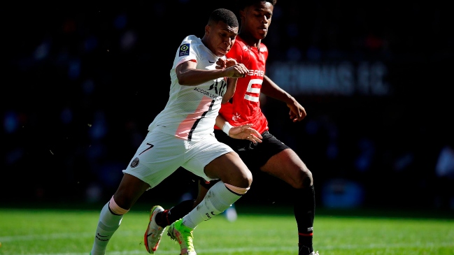 La madre de Kylian Mbappé aseguró que ya hay negociaciones con PSG