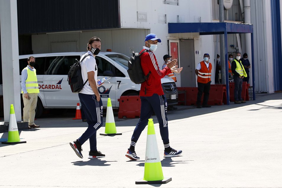 Cargado de ilusión: Así fue el viaje de la Roja a Lima para enfrentar a Perú