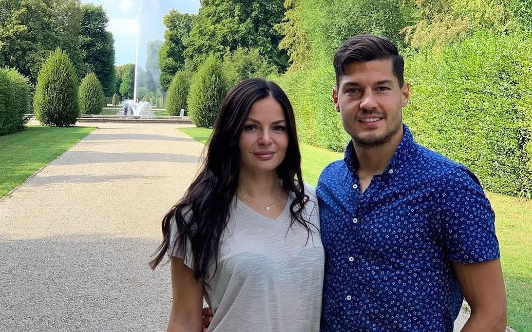 La controvertida imagen de la pareja de Miiko Albornoz comiendo completo con cubiertos