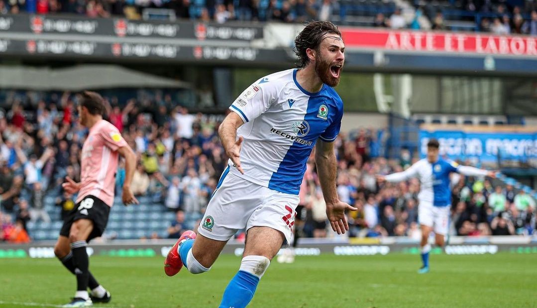 Ben Brereton y sus goles pueden hacer millonarios a un grupo de fanáticos de Blackburn