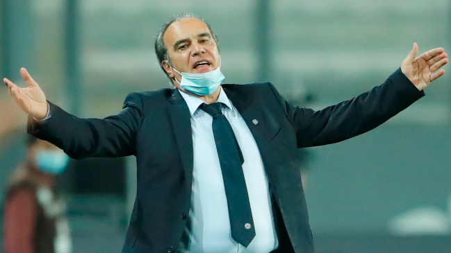 “Debe irse, es el responsable”: Hinchas de La Roja criticaron con todo a Lasarte tras la derrota contra Perú