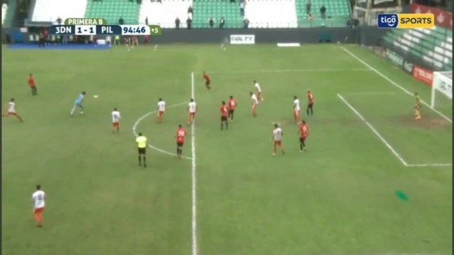 Arquero paraguayo anotó un golazo que no le alcanzó para salvar a su equipo del descenso