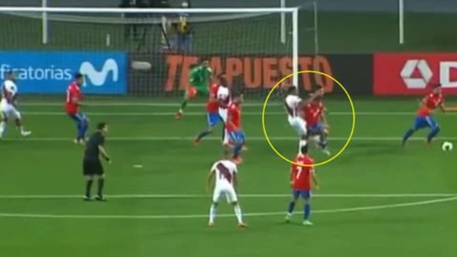 Hincha parodió la patada de Marco López contra Gary Medel al ritmo de la salsa