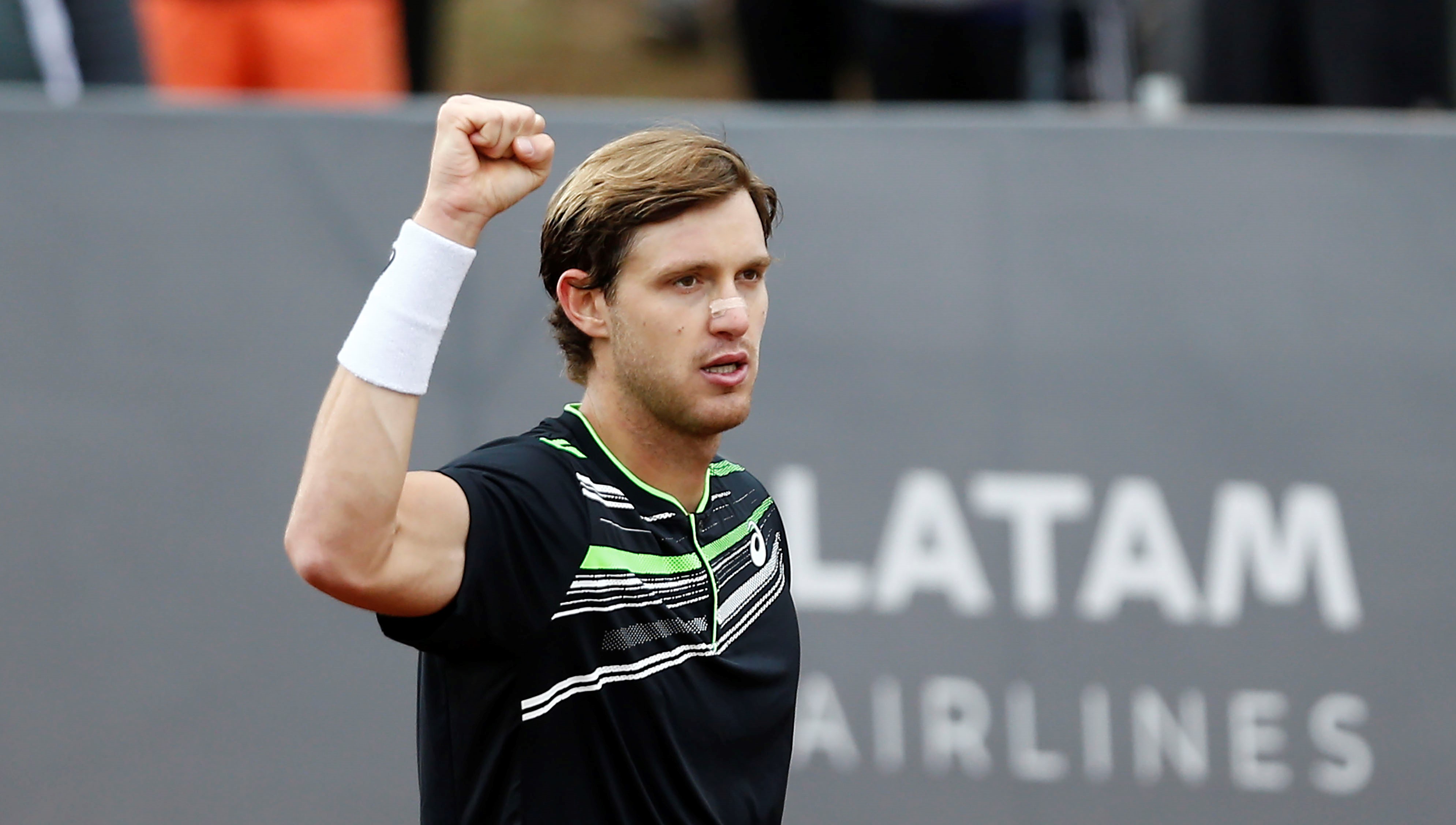 Nicolás Jarry batió al boliviano Dellien y avanzó a semifinales del Challenger de Santiago 2