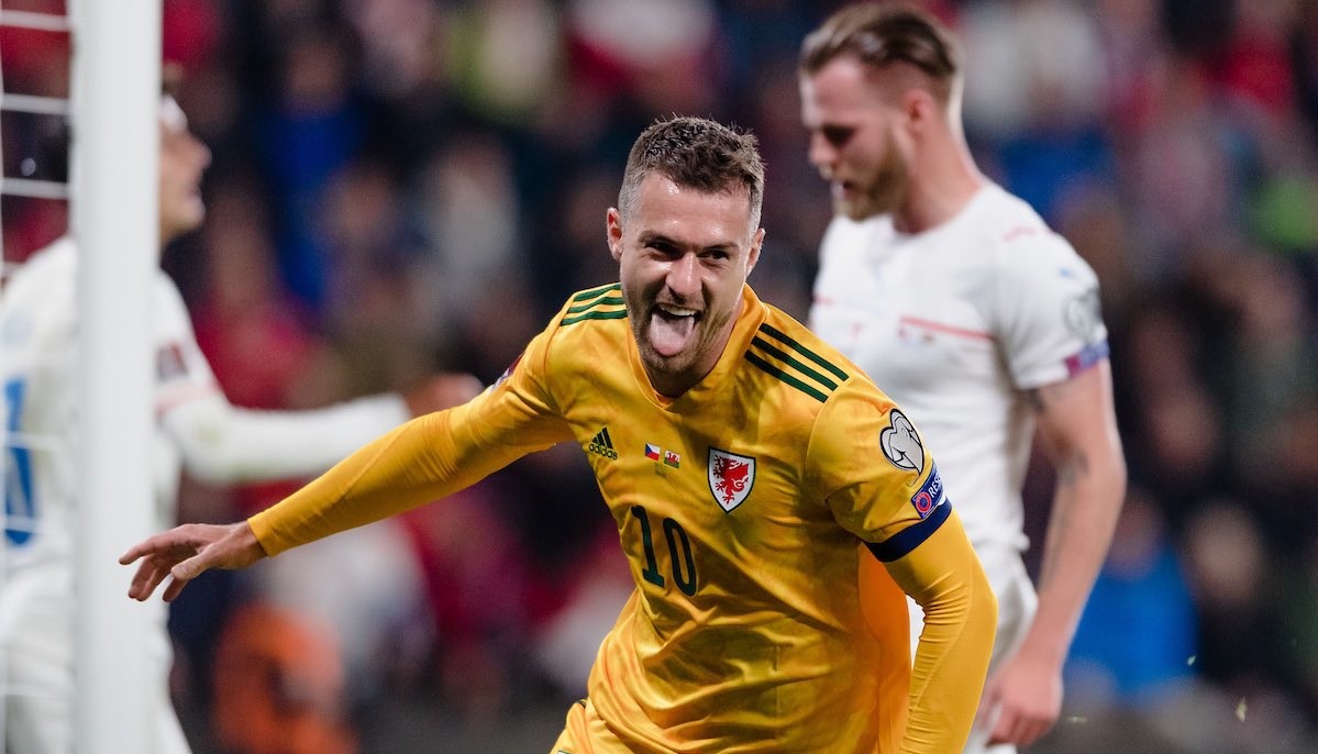 Aaron Ramsey anotó un golazo en empate de Gales ante República Checa en Clasificatorias