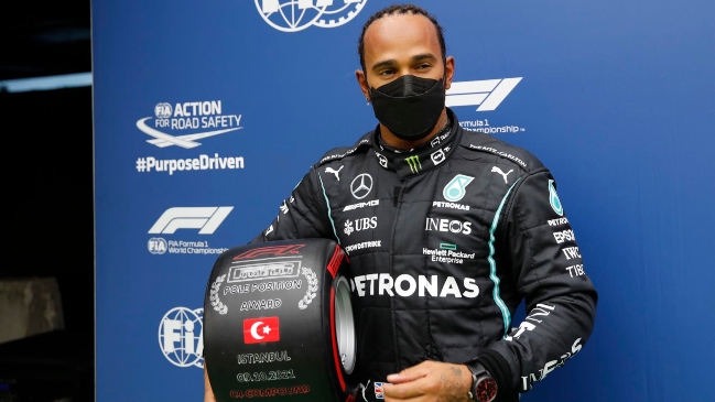 Un penalizado Lewis Hamilton ganó la pole y Bottas largará primero en Turquía