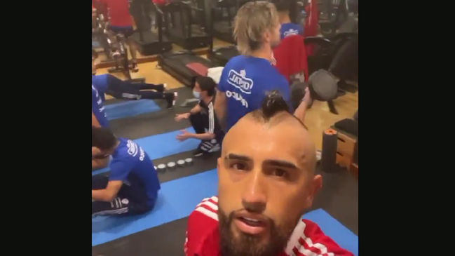 “Dándolo todo con la bandita”: Vidal mostró preparación de la Roja antes del duelo con Paraguay