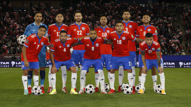 ¡Emocionante! Así se cantó el himno de Chile en San Carlos en la previa del duelo ante Paraguay