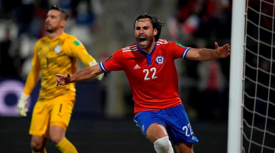 La certera definición de Ben Brereton que inauguró el marcador para la Roja ante Paraguay