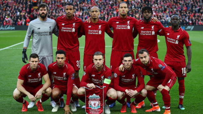 Ex Liverpool arriesga sanción tras usar en cámara una chaqueta de organización terrorista